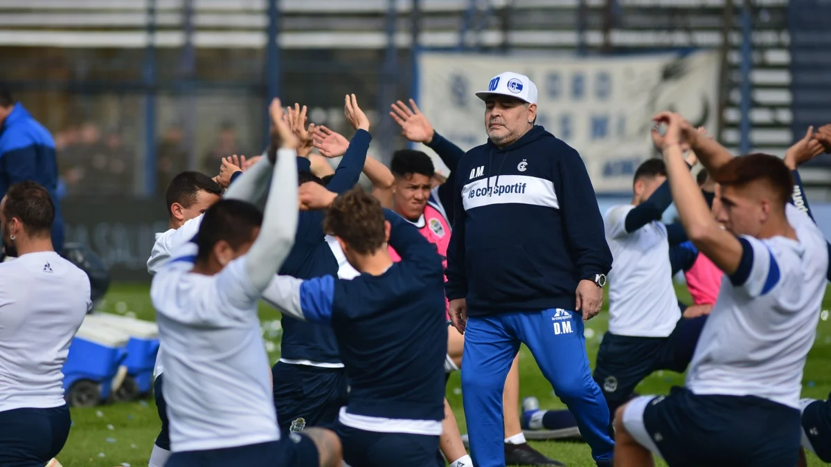 Así llegó Diego Maradona al entrenamiento de Gimnasia