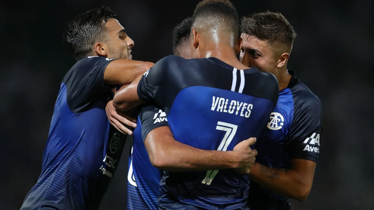 Talleres goleó a Huracán y quedó cerca de la zona de copas