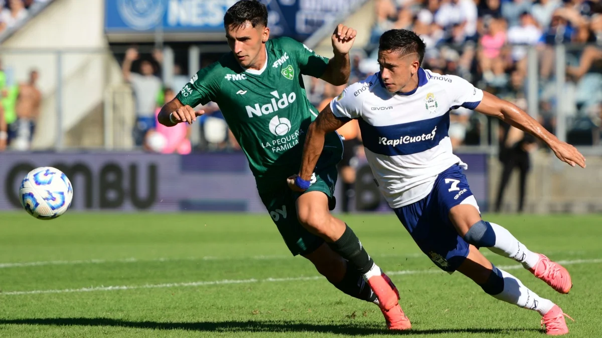 Con uno menos, Gimnasia defendió el empate sin goles ante Sarmiento en ...