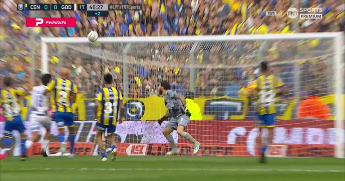 El travesaño salvó a Rosario Central del gol de Godoy Cruz | TNT Sports